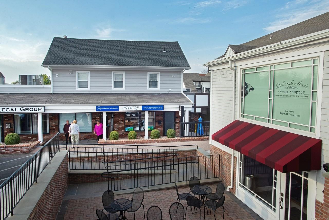 421 Main St - Photo 2 of 14