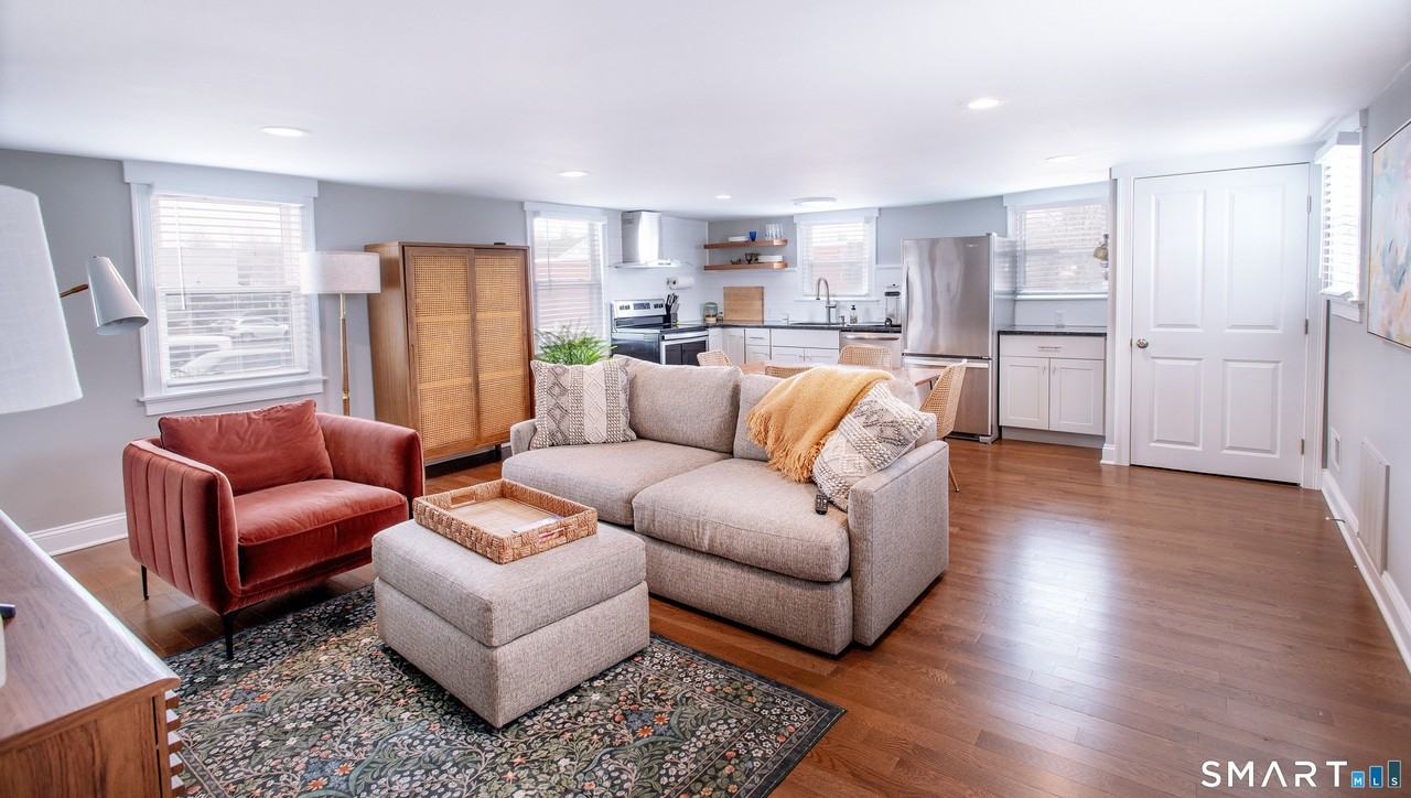 421 Main St - Photo 3 of 14