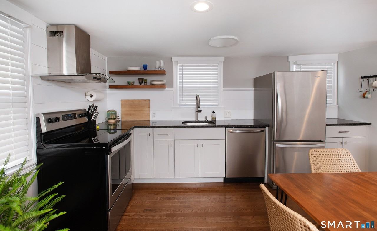 421 Main St - Photo 5 of 14