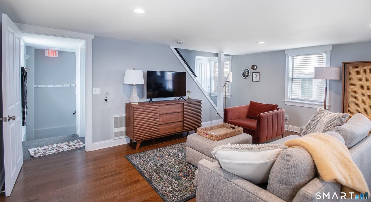 421 Main St - Photo 7 of 14