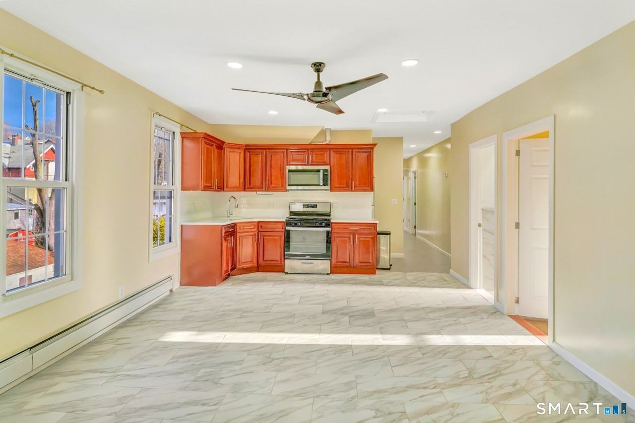 27 Walnut Ave 3rd Fl - Photo 2 of 9