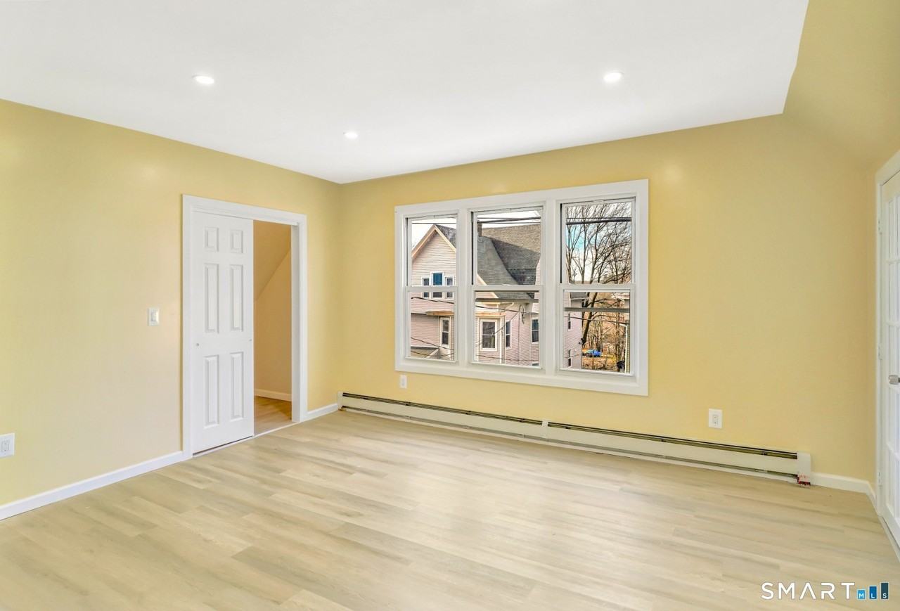 27 Walnut Ave 3rd Fl - Photo 6 of 9