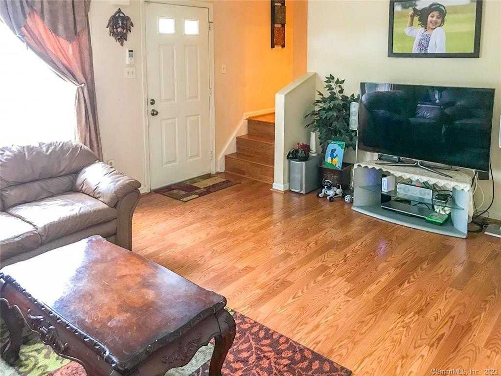 431 Glenbrook Rd Apt 3 - Photo 5 of 33