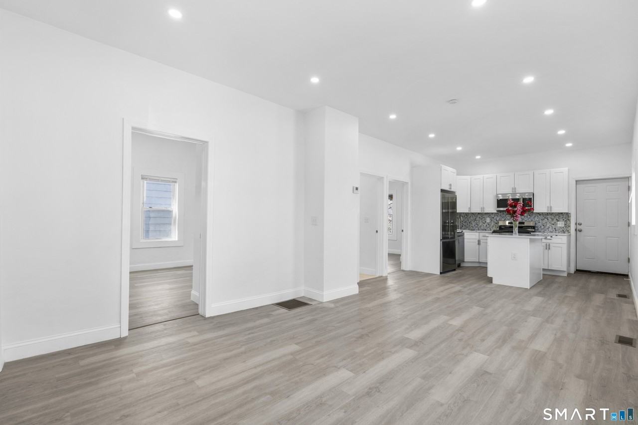 93 Spring St - Photo 4 of 11