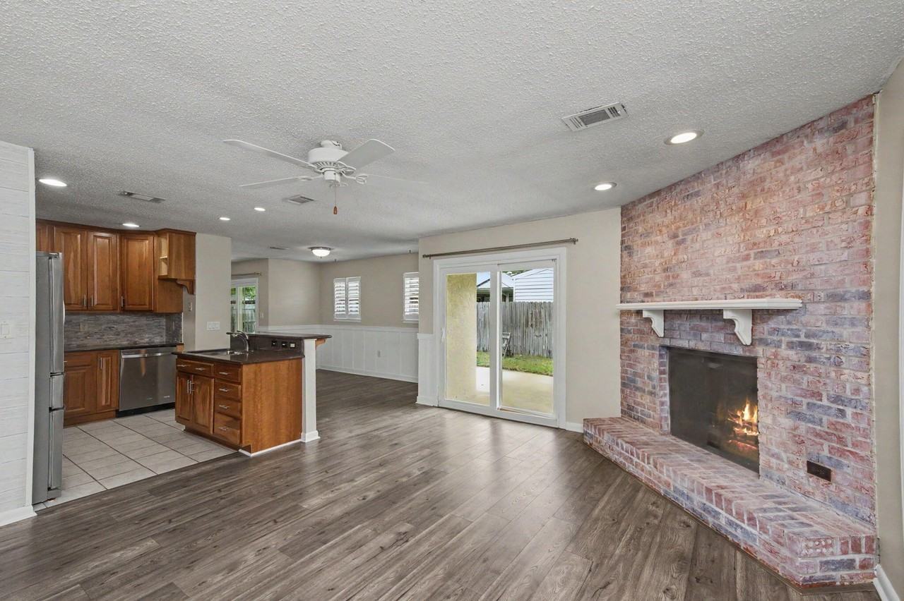 6 Pinehurst Dr - Photo 7 of 40