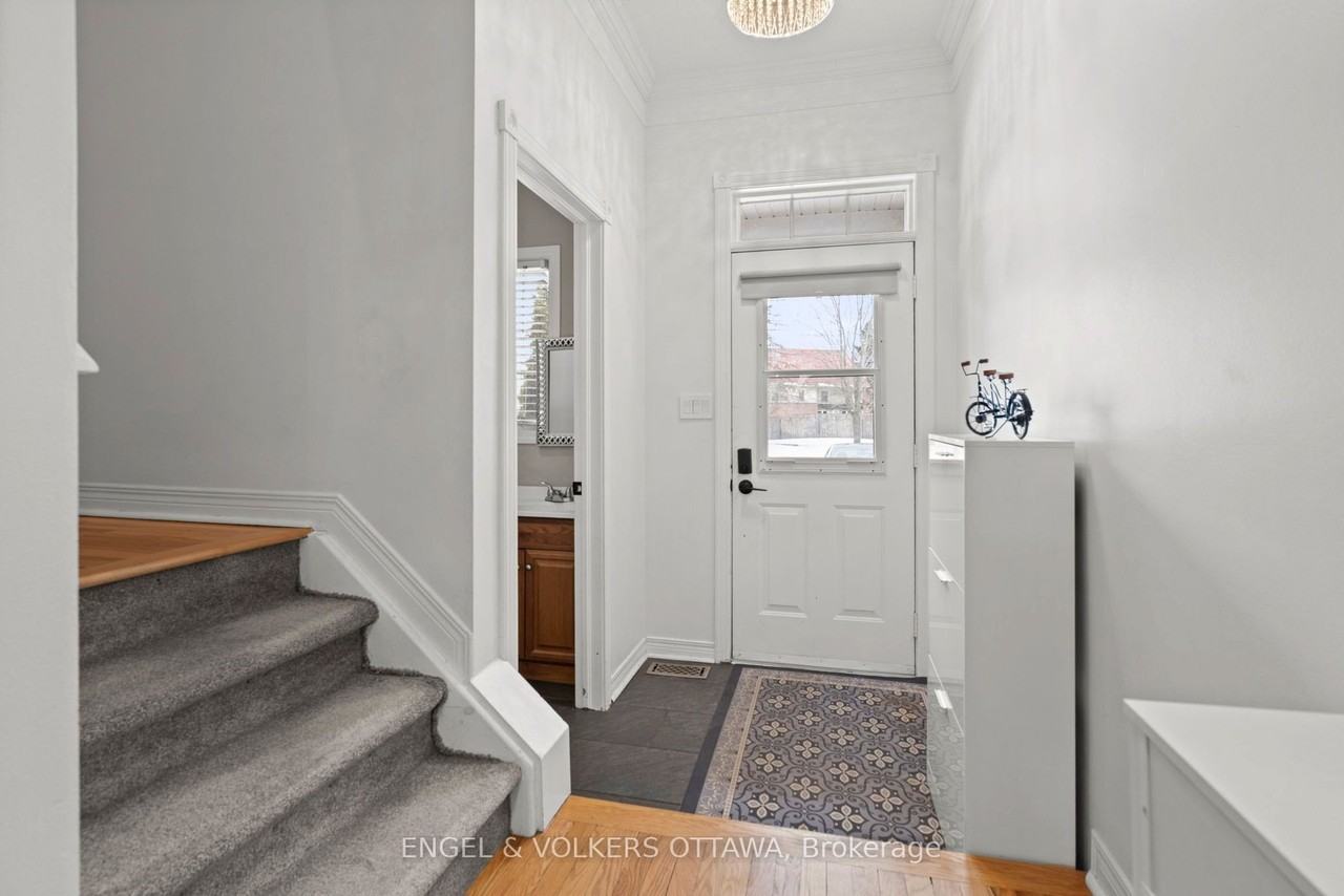 37 Laumann Crt - Photo 2 of 36