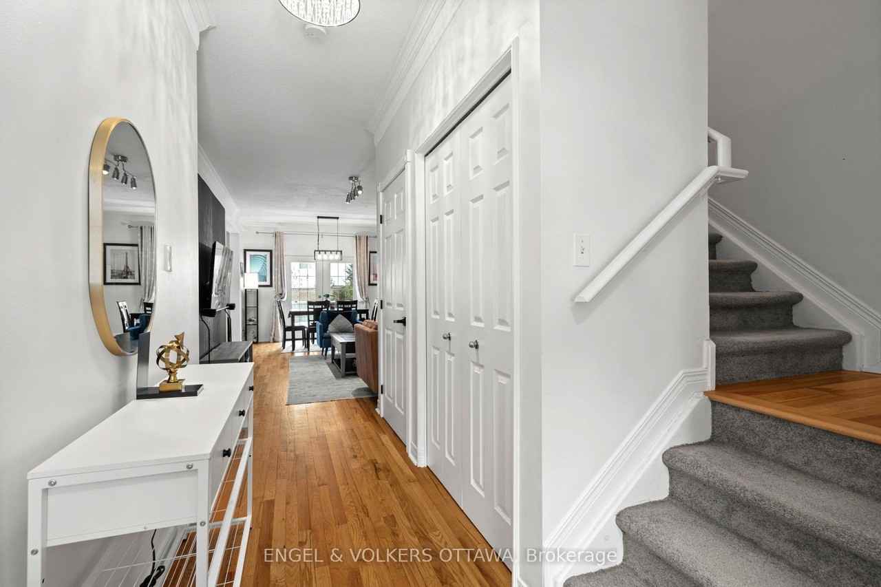 37 Laumann Crt - Photo 4 of 36