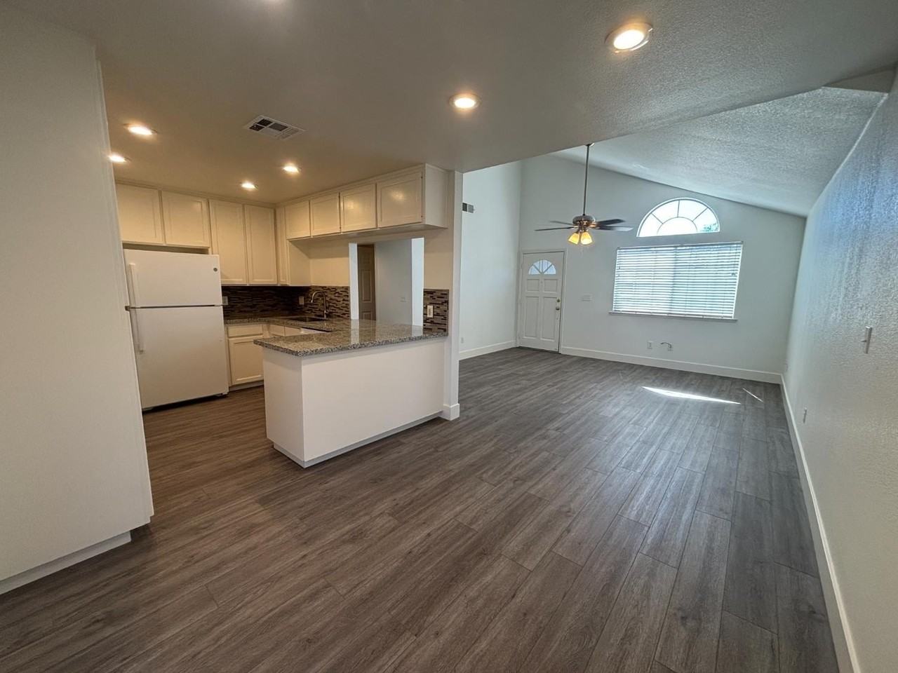 5754 W Tenaya Ave - Photo 4 of 16