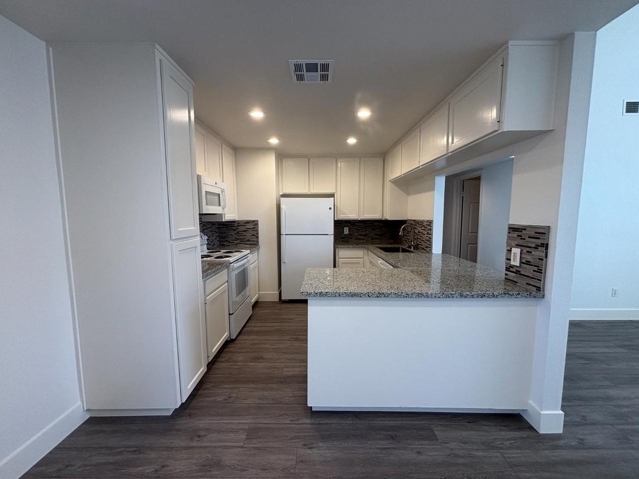 5754 W Tenaya Ave - Photo 5 of 16