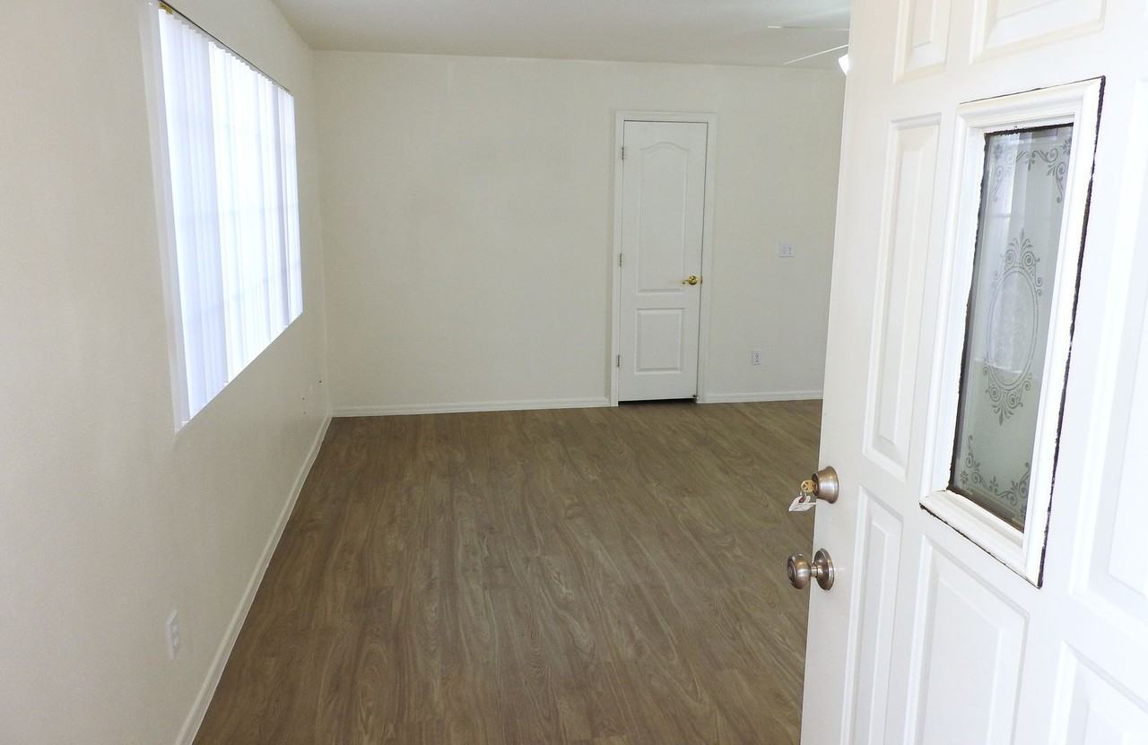 1925 Motor Ave - Photo 3 of 25