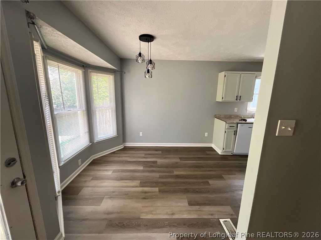 3355 Lubbock Dr - Photo 5 of 15