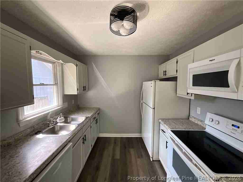 3355 Lubbock Dr - Photo 6 of 15
