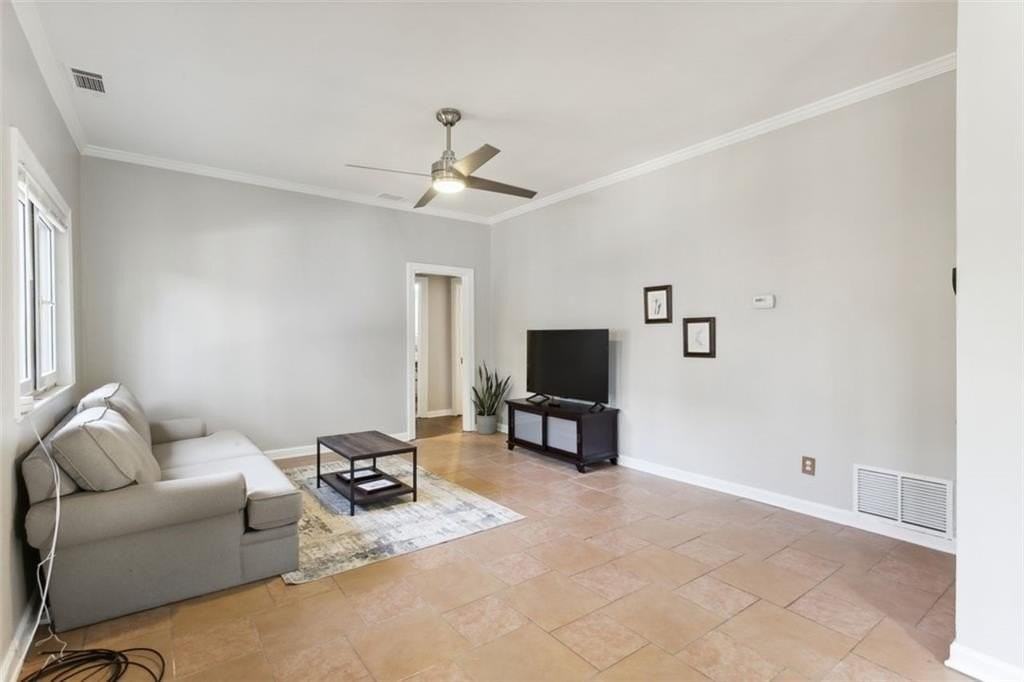 653 Somerset Ter Ne Apt 4 #4 - Photo 4 of 12