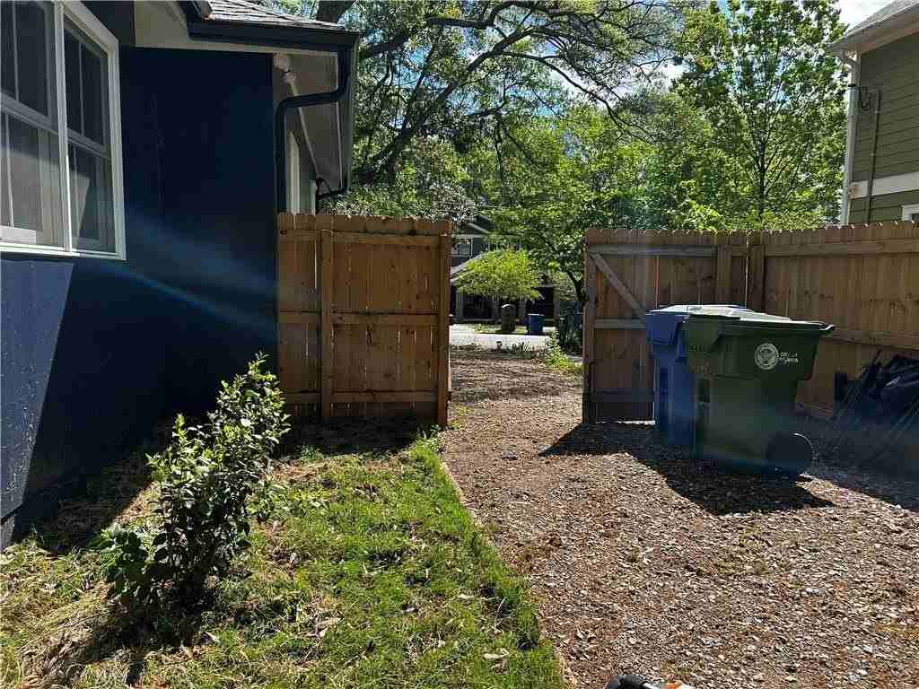 111 Clifton St Se - Photo 3 of 28