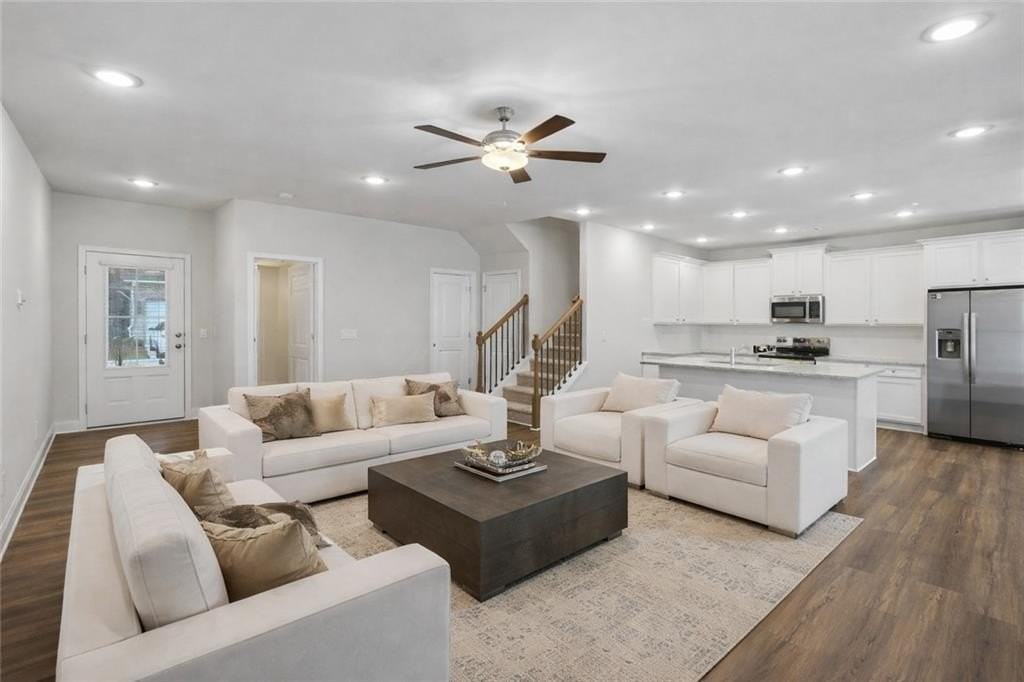 2206 Chant St - Photo 3 of 50