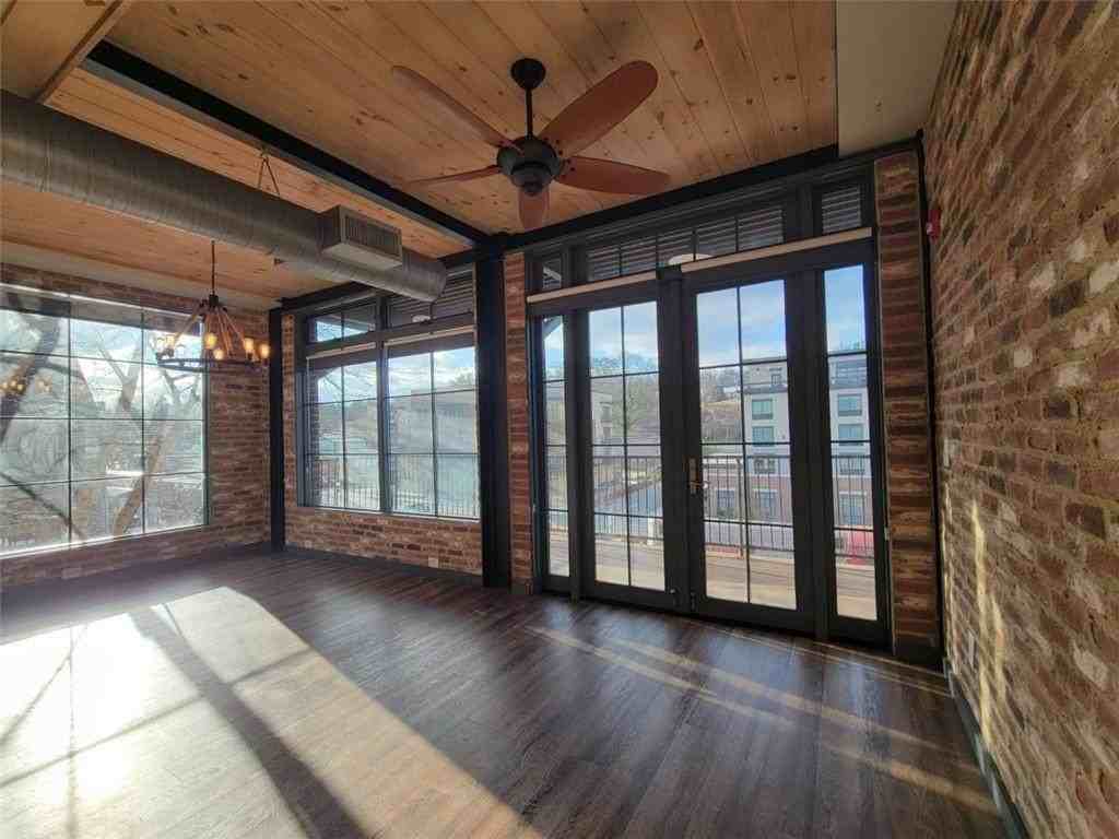 550 E Main St - Photo 4 of 31