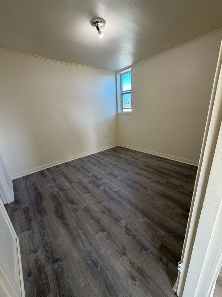 Deep Sea Apartments  DEEP01 - Photo 3 of 8