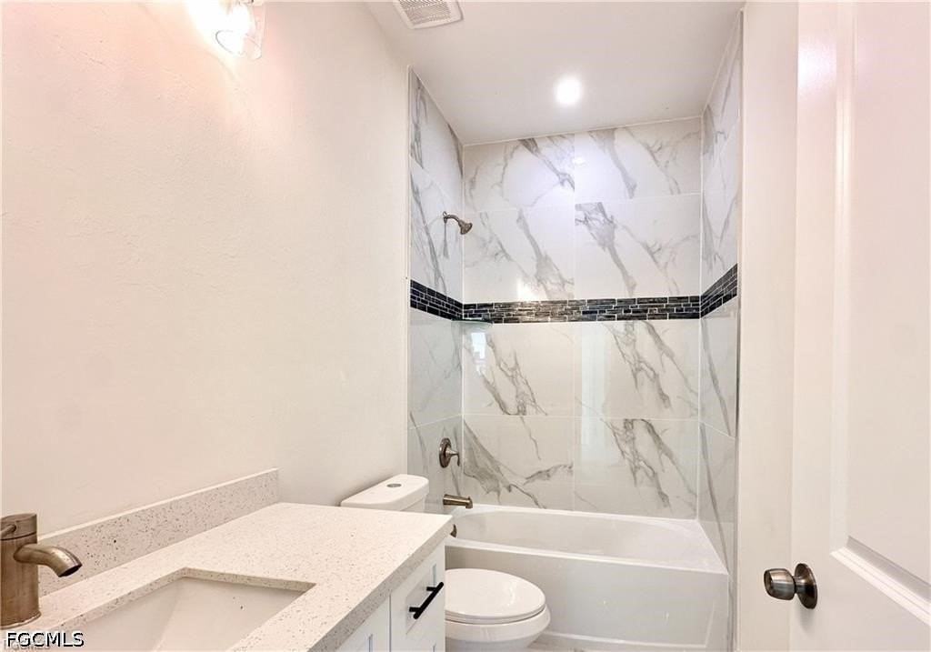 2404 Dickens Ave N - Photo 5 of 7