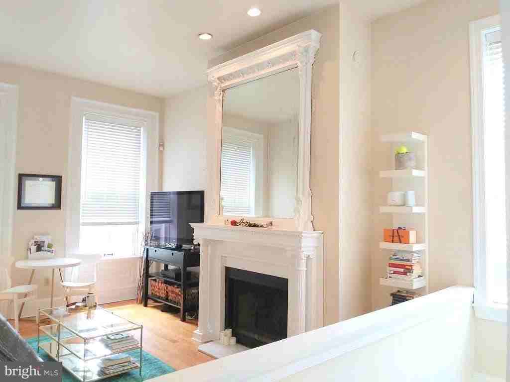 2043 Mount Vernon St #1F - Photo 2 of 14