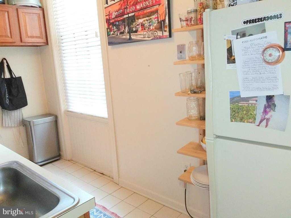 2043 Mount Vernon St #1F - Photo 5 of 14