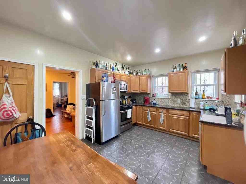 416 N 31st St #1 - Photo 5 of 33