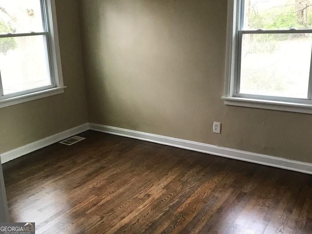 839 Mimosa Dr - Photo 3 of 8