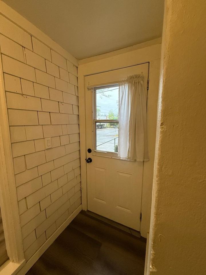 100 Olive St #B - Photo 2 of 15