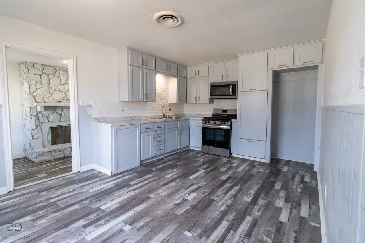 1509 Blonde St #1 - Photo 5 of 23