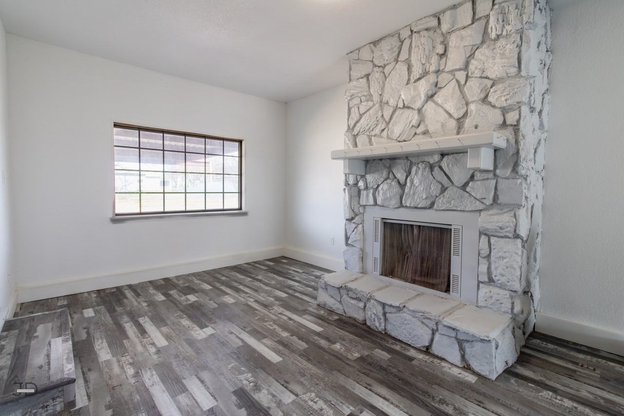 1509 Blonde St #1 - Photo 6 of 23