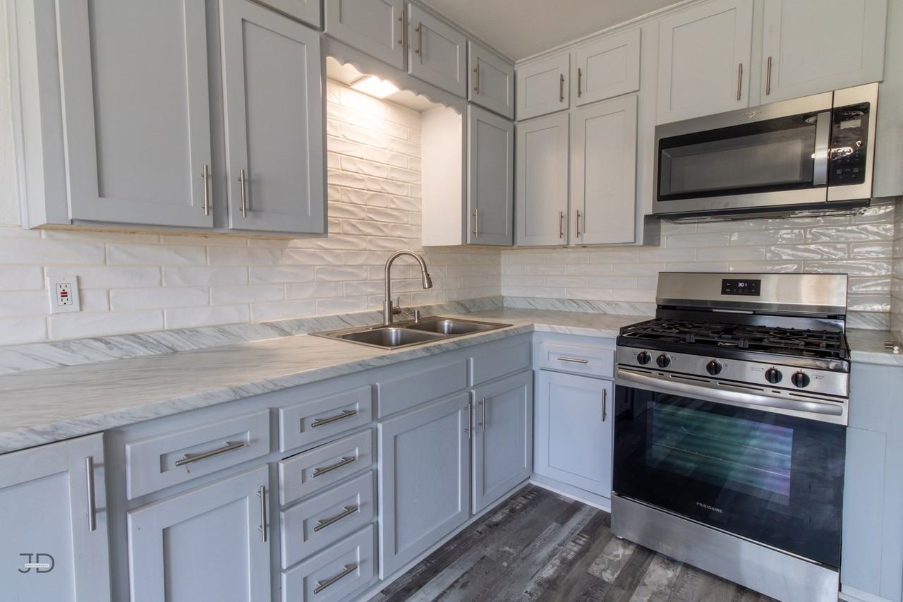 1509 Blonde St #1 - Photo 7 of 23