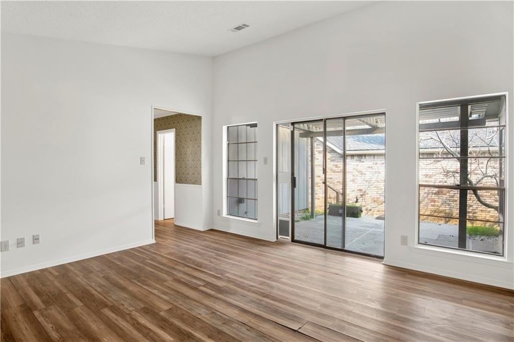 6071 Highland Cir N - Photo 7 of 26