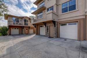 featured image of 221 Spring St