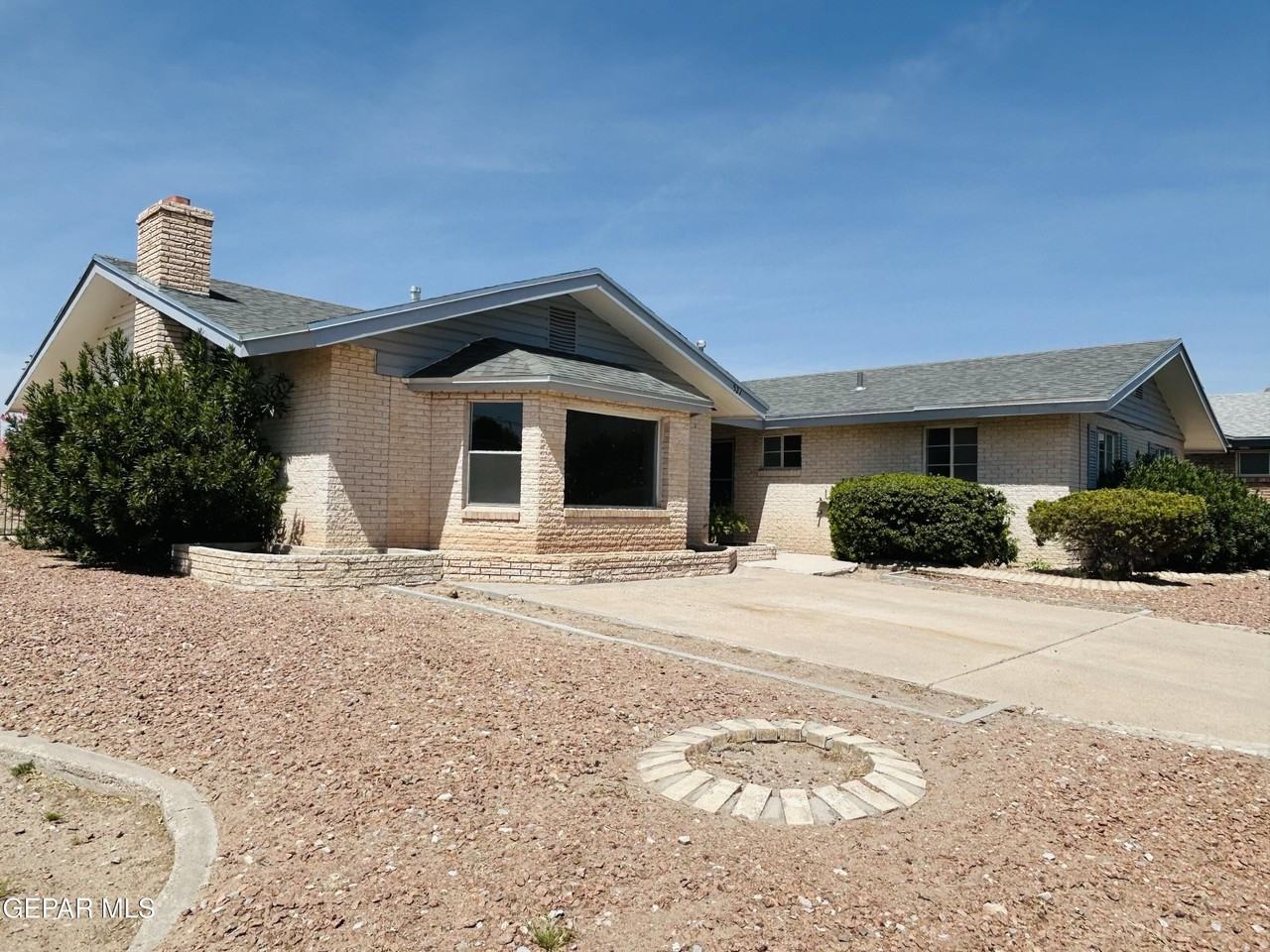 521 S Balboa Rd - Photo 3 of 22