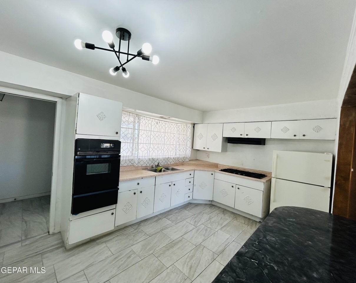 521 S Balboa Rd - Photo 5 of 22