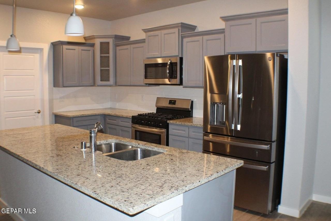 940 Abe Goldberg Dr - Photo 3 of 47