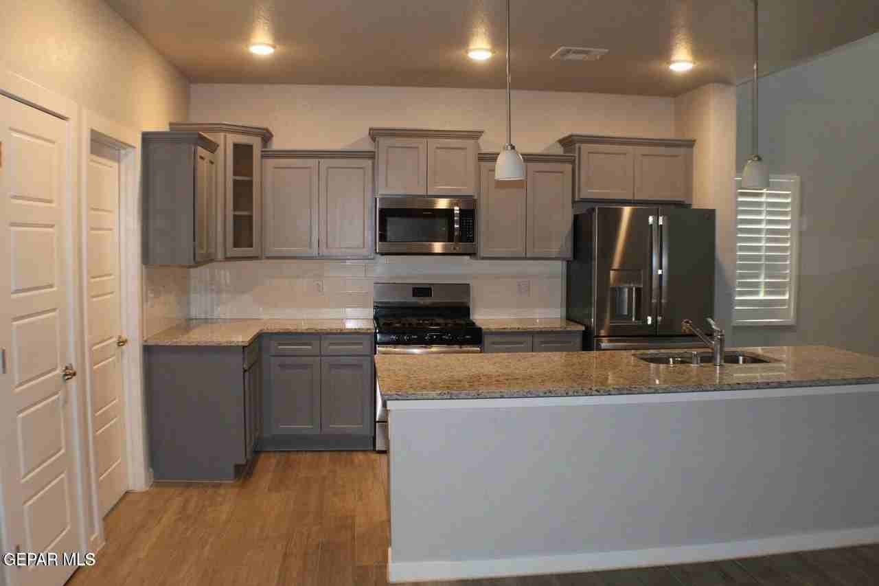 940 Abe Goldberg Dr - Photo 4 of 47