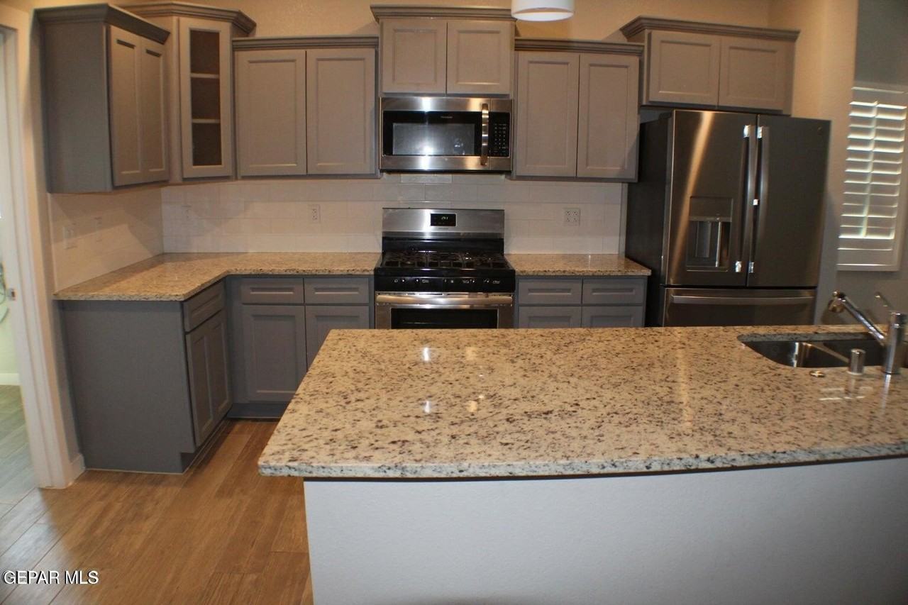 940 Abe Goldberg Dr - Photo 5 of 47