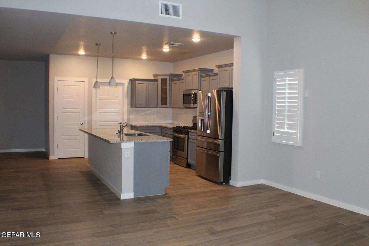 940 Abe Goldberg Dr - Photo 6 of 47