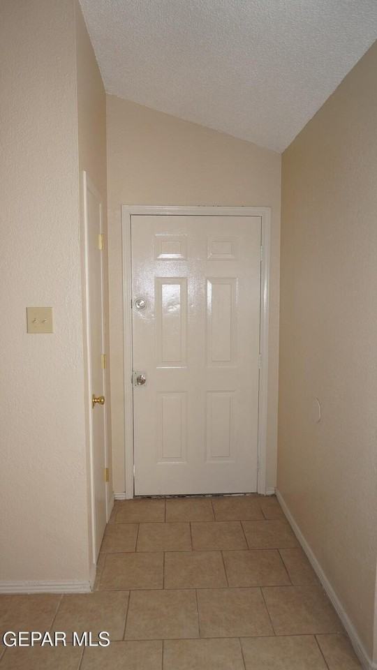 6069 Bridalveil Dr - Photo 4 of 19