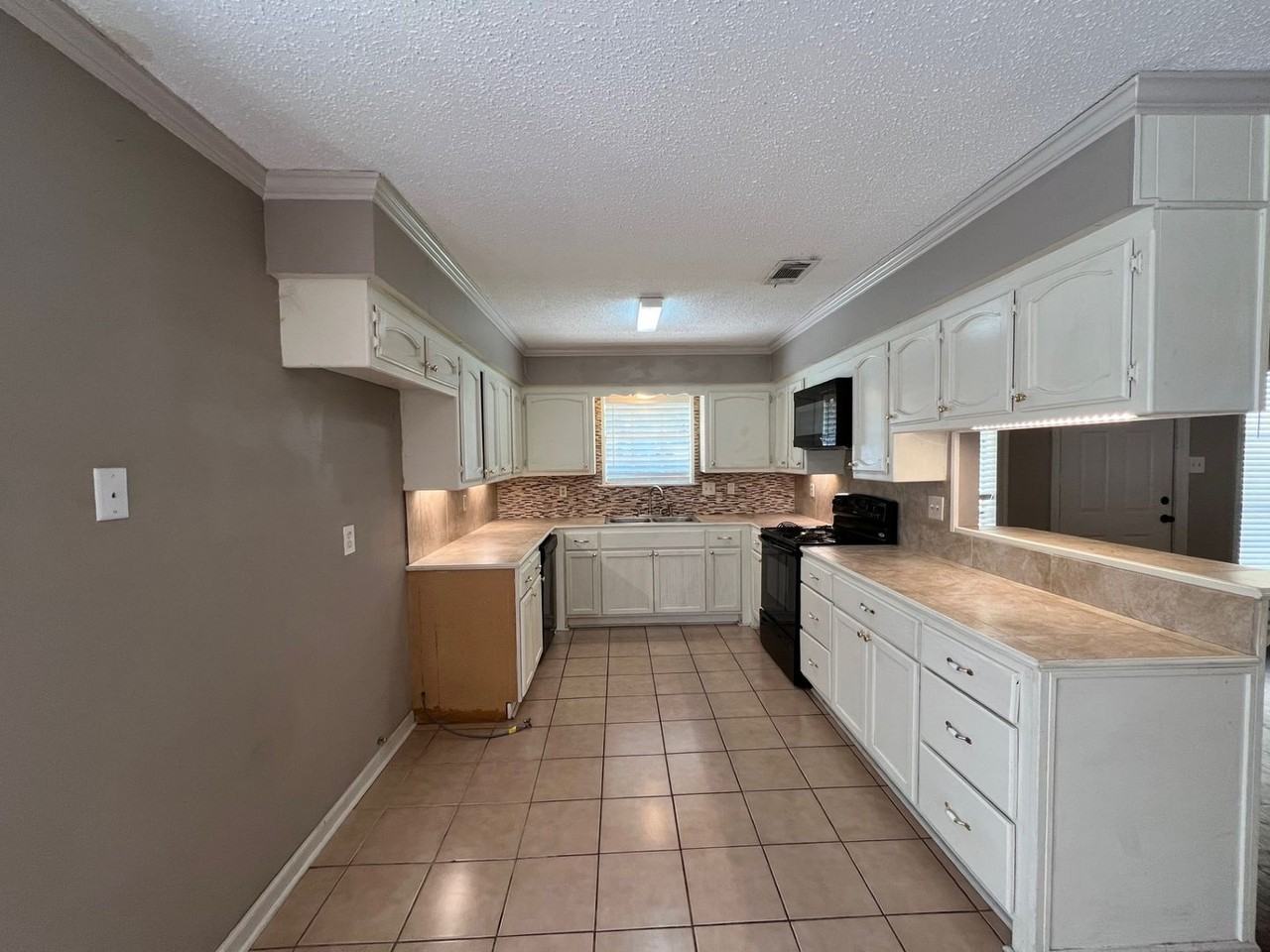 8817 Shadow Bluff Ave - Photo 4 of 14