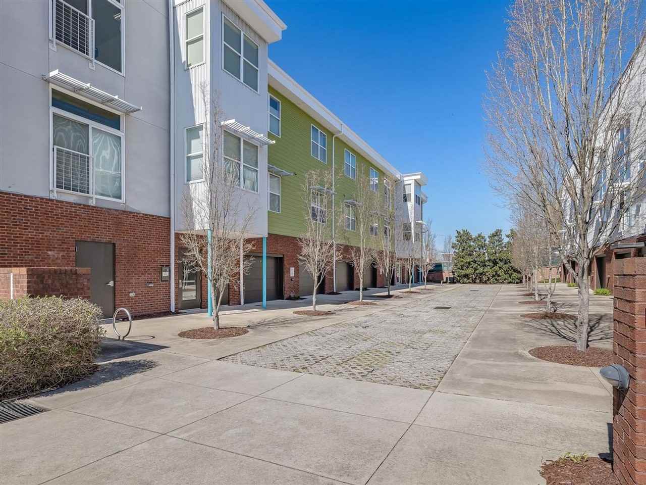 506 N Mangum St - Photo 2 of 20