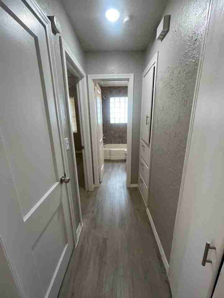 1129 Arkansas St - Photo 6 of 8