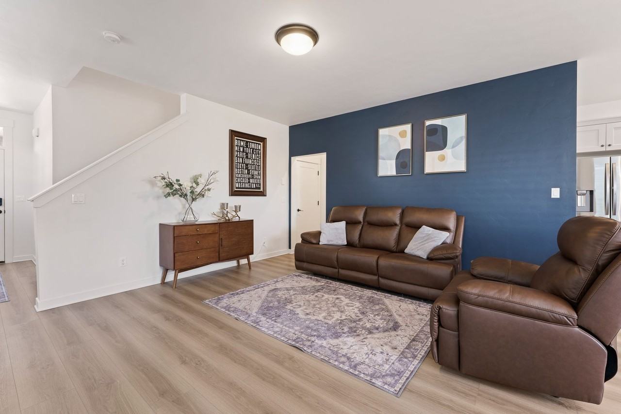 2052 Ne Ancestry Ct - Photo 5 of 21