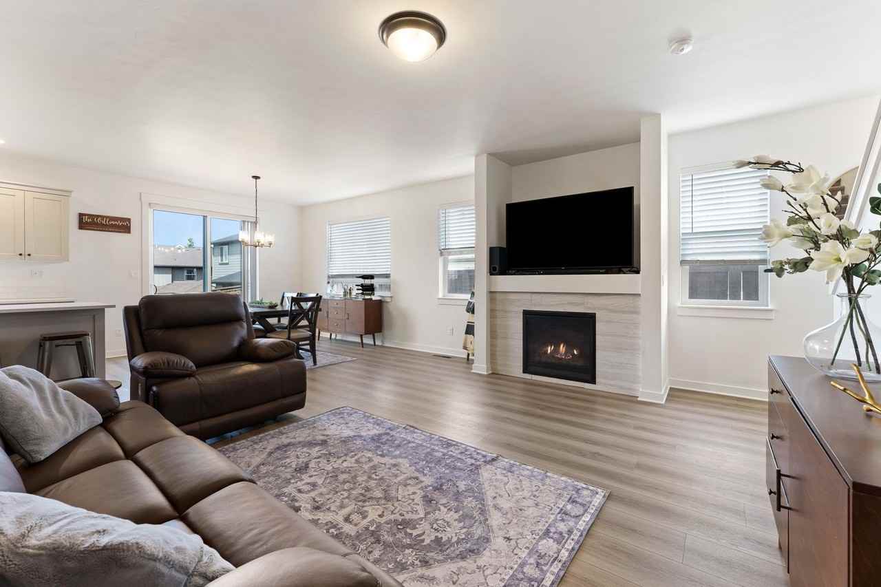 2052 Ne Ancestry Ct - Photo 6 of 21