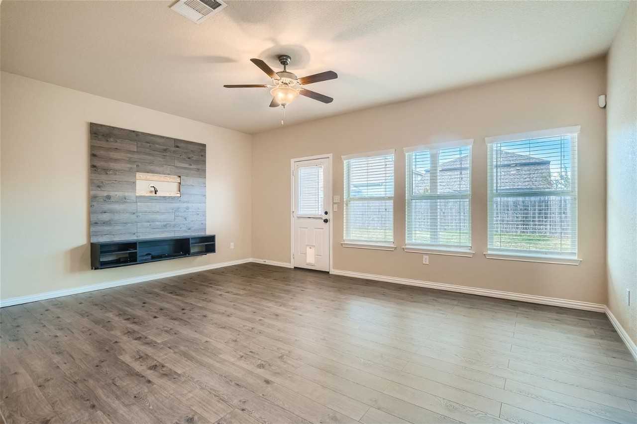 9026 Bowring Park - Photo 6 of 18