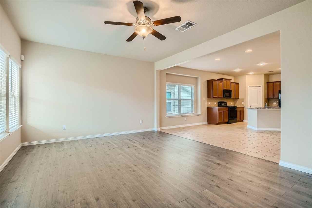 9026 Bowring Park - Photo 7 of 18