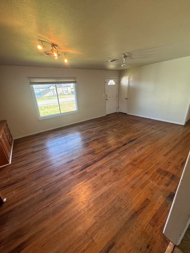 112 W Oconnell St - Photo 5 of 17