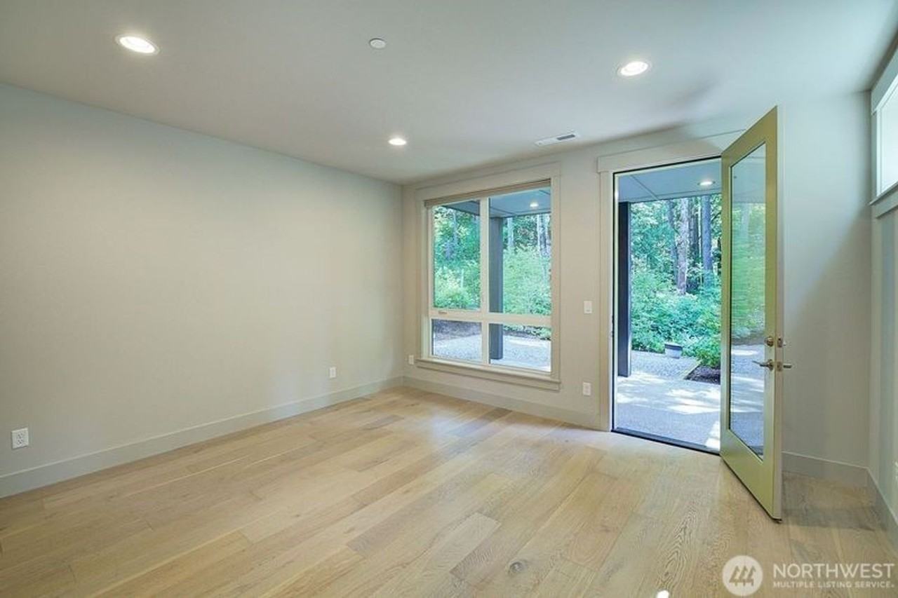 4262 216th Pl Se - Photo 6 of 37