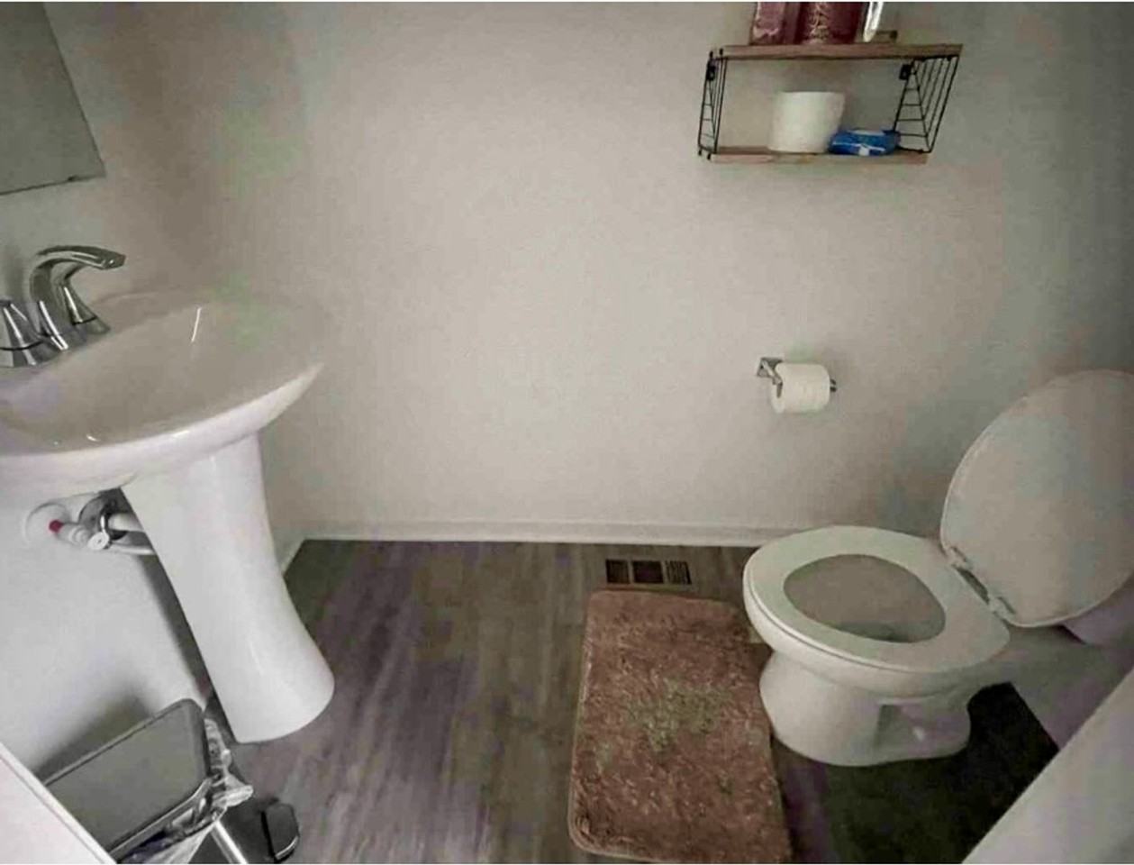 414 Douglas St - Photo 5 of 8