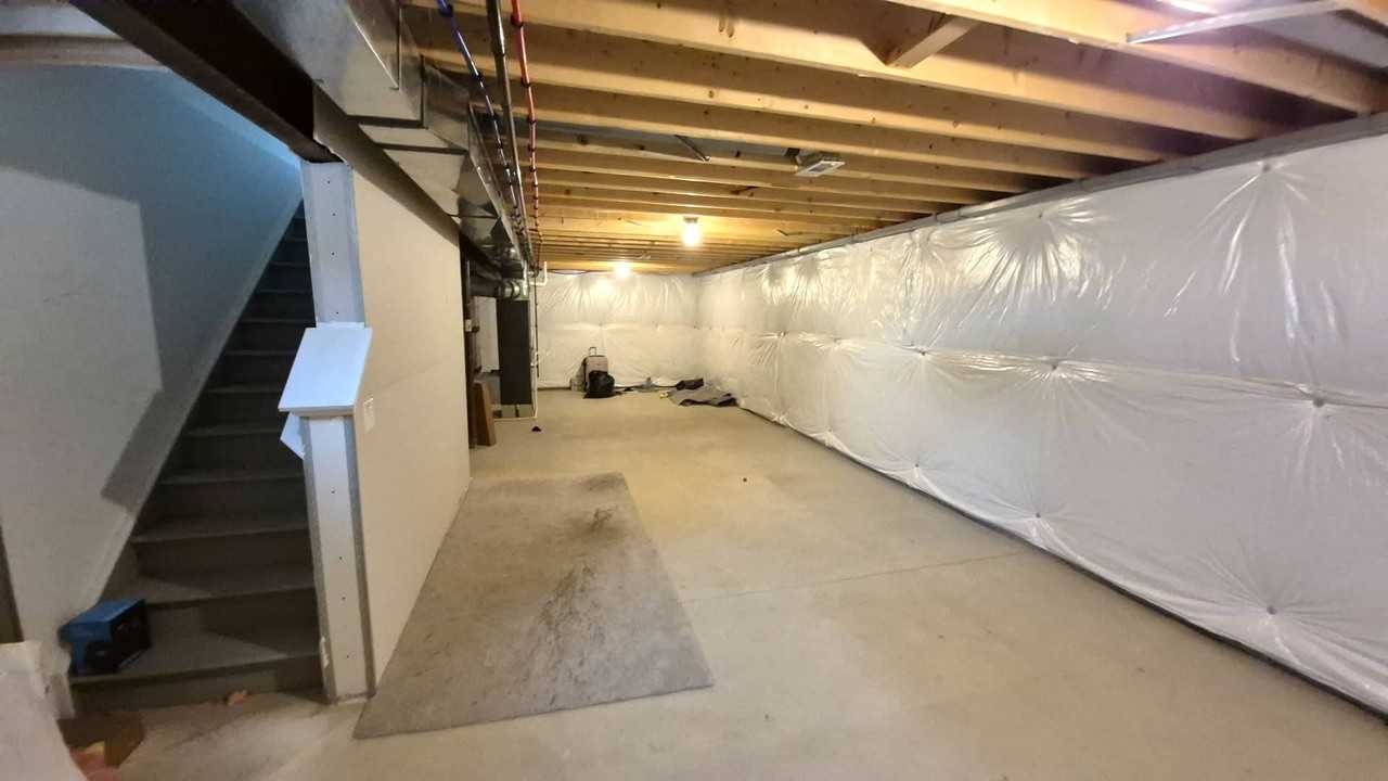 414 Douglas St - Photo 6 of 8